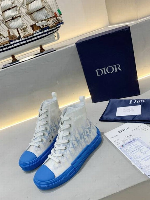 Les sneakers Dior Femme incarnent l’alliance parfaite entre élégance intemporelle et design contemporain. Exceptionnel avant-gardistes 