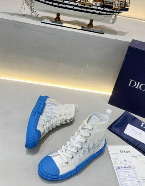 Les sneakers Dior Femme incarnent l’alliance parfaite entre élégance intemporelle et design contemporain. Exceptionnel avant-gardistes 