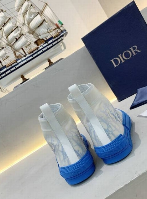 Les sneakers Dior Femme incarnent l’alliance parfaite entre élégance intemporelle et design contemporain. Exceptionnel avant-gardistes 