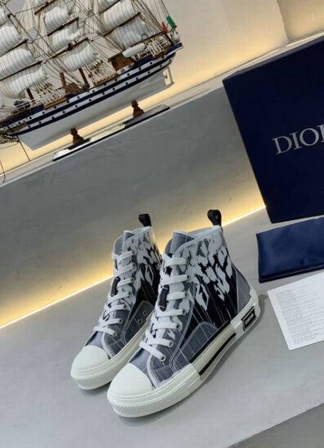 Les sneakers Dior Femme incarnent l’alliance parfaite entre élégance intemporelle et design contemporain. Exceptionnel avant-gardistes 