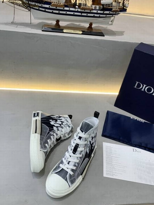Les sneakers Dior Femme incarnent l’alliance parfaite entre élégance intemporelle et design contemporain. Exceptionnel avant-gardistes 