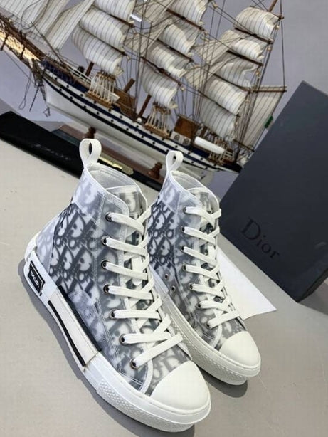 Les sneakers Dior Femme incarnent l’alliance parfaite entre élégance intemporelle et design contemporain. Exceptionnel avant-gardistes 
