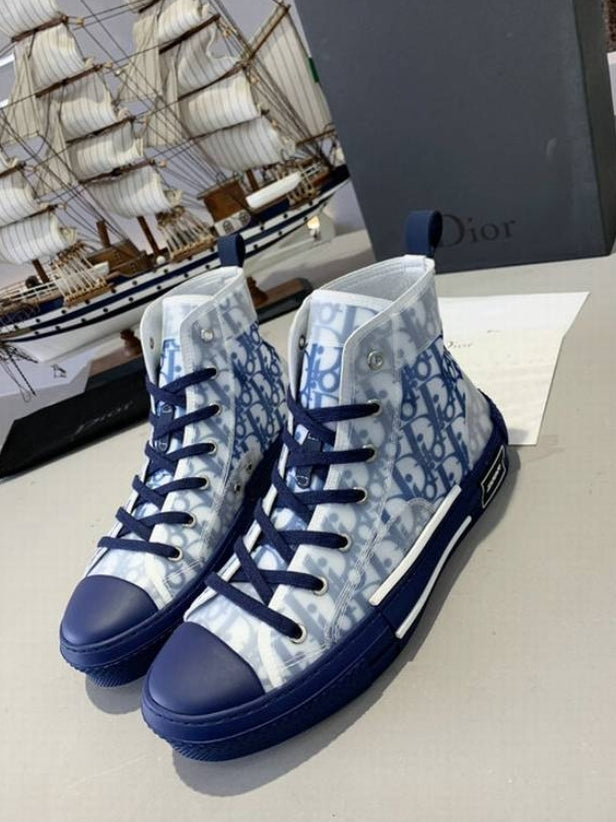 Les sneakers Dior Femme incarnent l’alliance parfaite entre élégance intemporelle et design contemporain. Exceptionnel avant-gardistes 