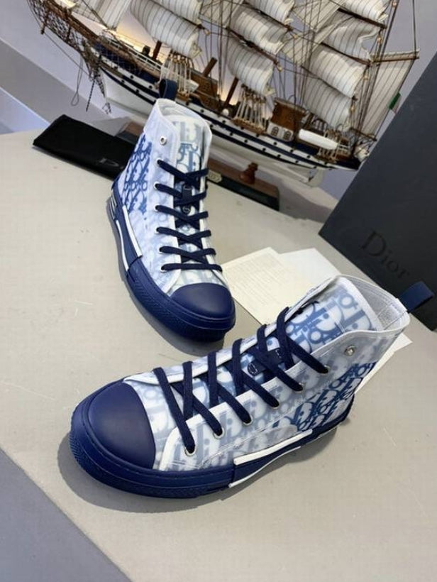 Les sneakers Dior Femme incarnent l’alliance parfaite entre élégance intemporelle et design contemporain. Exceptionnel avant-gardistes 