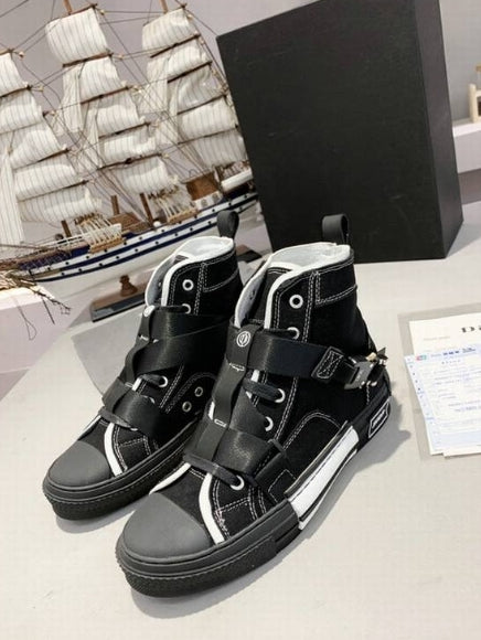 Les sneakers Dior Femme incarnent l’alliance parfaite entre élégance intemporelle et design contemporain. Exceptionnel avant-gardistes 
