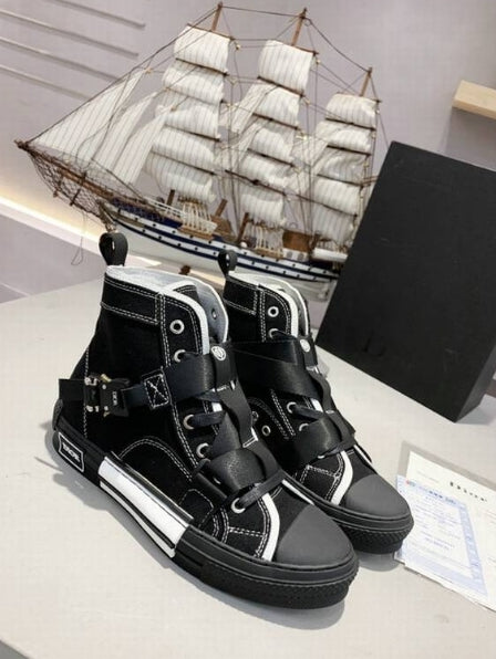 Les sneakers Dior Femme incarnent l’alliance parfaite entre élégance intemporelle et design contemporain. Exceptionnel avant-gardistes 