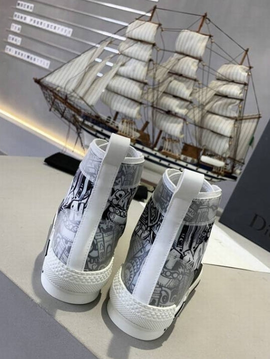 Les sneakers Dior Femme incarnent l’alliance parfaite entre élégance intemporelle et design contemporain. Exceptionnel avant-gardistes 