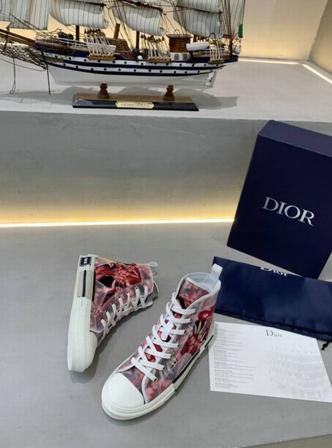 Les sneakers Dior Femme incarnent l’alliance parfaite entre élégance intemporelle et design contemporain. Exceptionnel avant-gardistes 