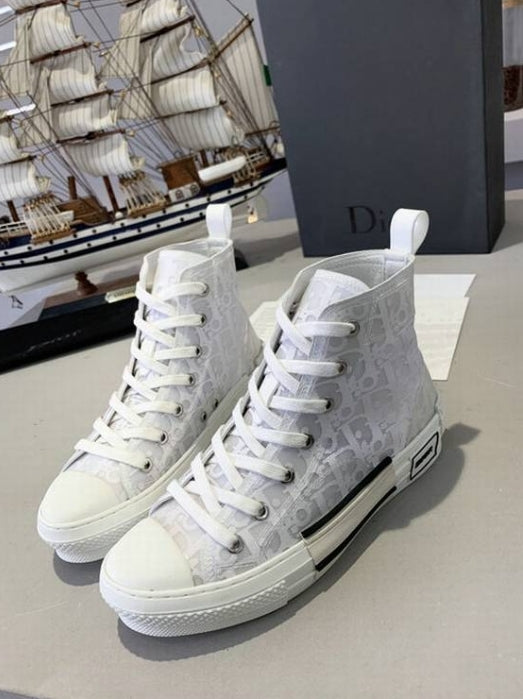 Les sneakers Dior Femme incarnent l’alliance parfaite entre élégance intemporelle et design contemporain. Exceptionnel avant-gardistes 