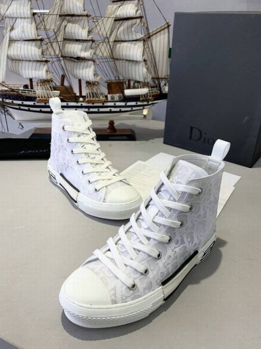 Les sneakers Dior Femme incarnent l’alliance parfaite entre élégance intemporelle et design contemporain. Exceptionnel avant-gardistes 