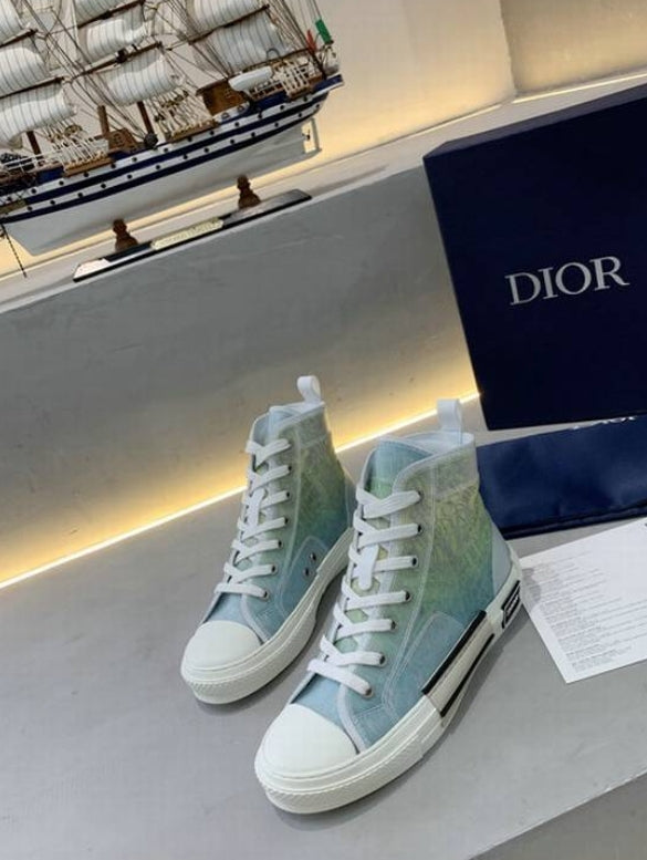 Les sneakers Dior Femme incarnent l’alliance parfaite entre élégance intemporelle et design contemporain. Exceptionnel avant-gardistes 