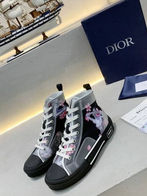 Les sneakers Dior Femme incarnent l’alliance parfaite entre élégance intemporelle et design contemporain. Exceptionnel avant-gardistes