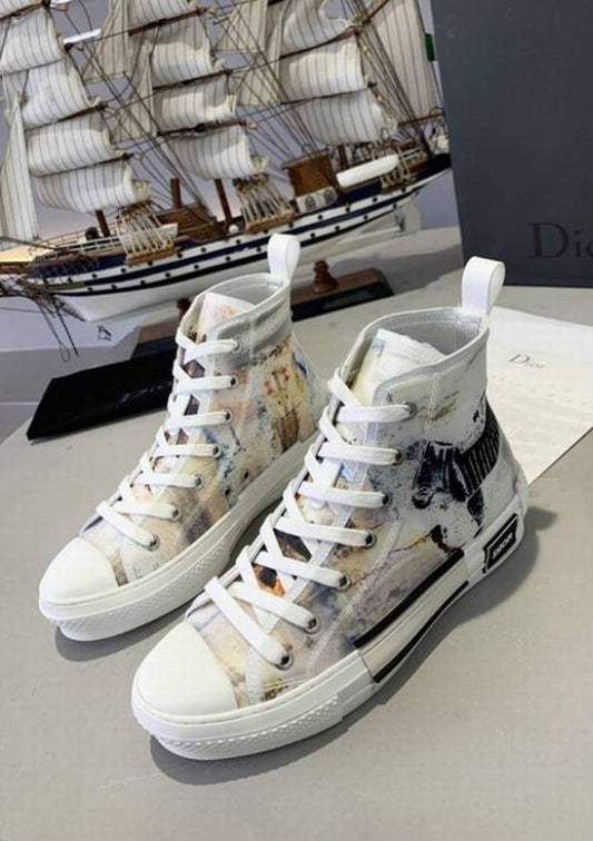 Les sneakers Dior Femme incarnent l’alliance parfaite entre élégance intemporelle et design contemporain. Exceptionnel avant-gardistes