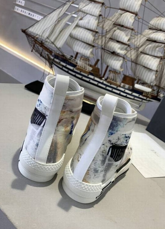 Les sneakers Dior Femme incarnent l’alliance parfaite entre élégance intemporelle et design contemporain. Exceptionnel avant-gardistes 