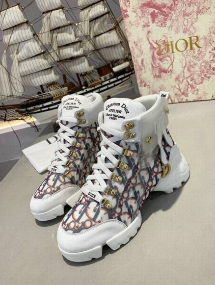 Les sneakers Dior Femme incarnent l’alliance parfaite entre élégance intemporelle et design contemporain. Exceptionnel avant-gardistes