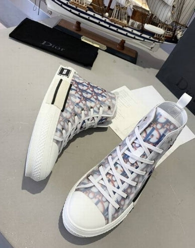 Les sneakers Dior Femme incarnent l’alliance parfaite entre élégance intemporelle et design contemporain. Exceptionnel avant-gardistes 