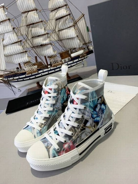 Les sneakers Dior Femme incarnent l’alliance parfaite entre élégance intemporelle et design contemporain. Exceptionnel avant-gardistes 