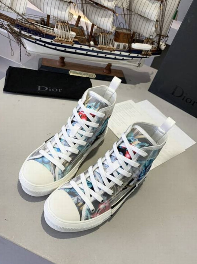 Les sneakers Dior Femme incarnent l’alliance parfaite entre élégance intemporelle et design contemporain. Exceptionnel avant-gardistes 