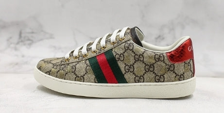 Résultats de l'évolution emblématique de la marque Gucci, les chaussures Gucci Femme sont un témoignage de l'engagement de Gucci à combiner style et sophistication.