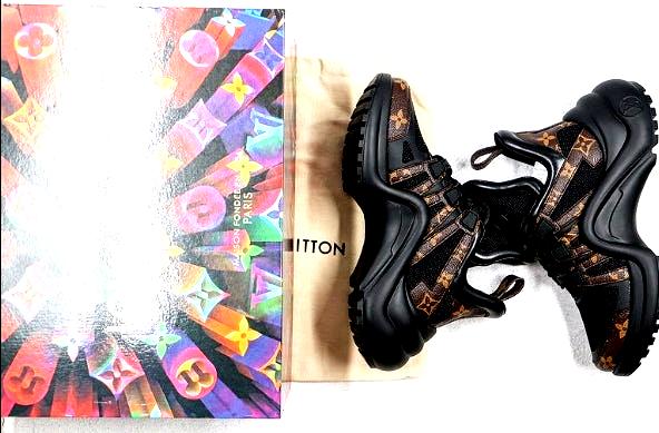 Les sneakers Louis Vuitton Archlight Femme représentent l’équilibre parfait entre l’élégance emblématique et l’innovation stylistique.