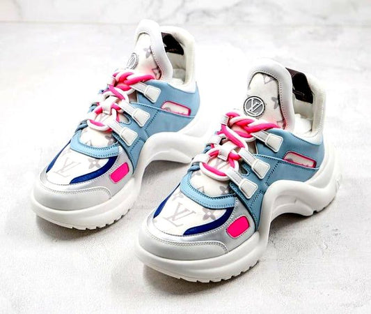 Les sneakers Louis Vuitton Archlight Femme représentent l’équilibre parfait entre l’élégance emblématique et l’innovation stylistique.