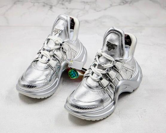 Les sneakers Louis Vuitton Archlight Femme représentent l’équilibre parfait entre l’élégance emblématique et l’innovation stylistique.