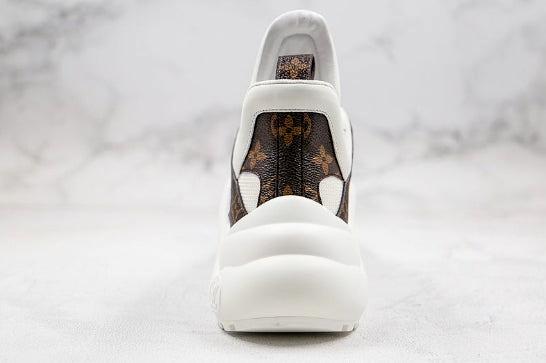Les sneakers Louis Vuitton Archlight Femme représentent l’équilibre parfait entre l’élégance emblématique et l’innovation stylistique.
