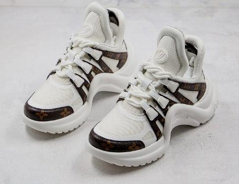 Les sneakers Louis Vuitton Archlight Femme représentent l’équilibre parfait entre l’élégance emblématique et l’innovation stylistique.