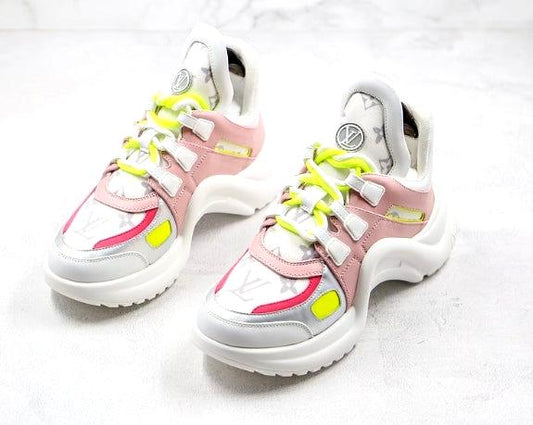 Les sneakers Louis Vuitton Archlight Femme représentent l’équilibre parfait entre l’élégance emblématique et l’innovation stylistique.