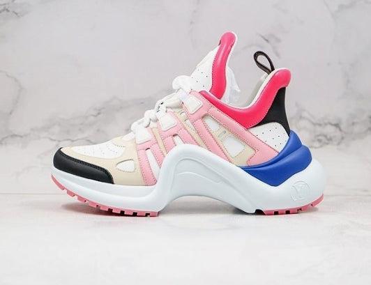 Les sneakers Louis Vuitton Archlight Femme représentent l’équilibre parfait entre l’élégance emblématique et l’innovation stylistique.