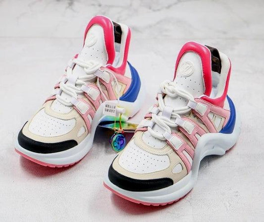 Les sneakers Louis Vuitton Archlight Femme représentent l’équilibre parfait entre l’élégance emblématique et l’innovation stylistique.