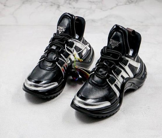 Les sneakers Louis Vuitton Archlight Femme représentent l’équilibre parfait entre l’élégance emblématique et l’innovation stylistique.