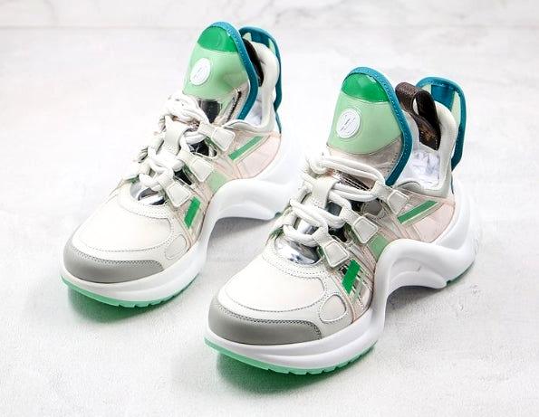 Les sneakers Louis Vuitton Archlight Femme représentent l’équilibre parfait entre l’élégance emblématique et l’innovation stylistique.
