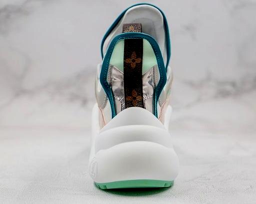 Les sneakers Louis Vuitton Archlight Femme représentent l’équilibre parfait entre l’élégance emblématique et l’innovation stylistique.