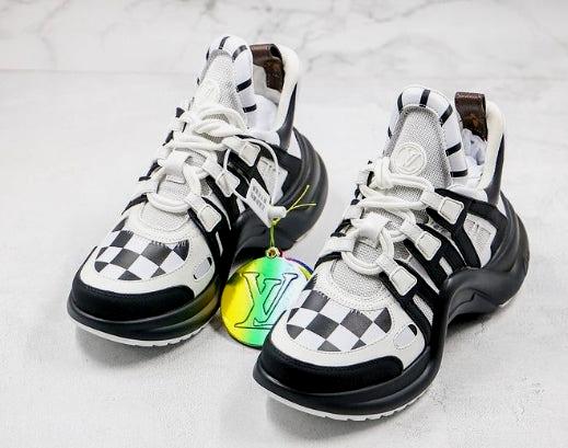Les sneakers Louis Vuitton Archlight Femme représentent l’équilibre parfait entre l’élégance emblématique et l’innovation stylistique.