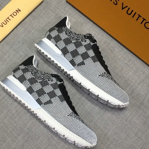 Les sneakers Louis Vuitton Low Femme représentent l’équilibre parfait entre l’élégance emblématique et l’innovation stylistique.