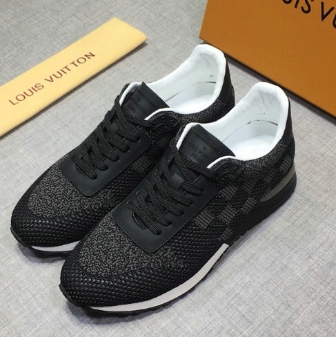 Les sneakers Louis Vuitton Low Femme représentent l’équilibre parfait entre l’élégance emblématique et l’innovation stylistique.