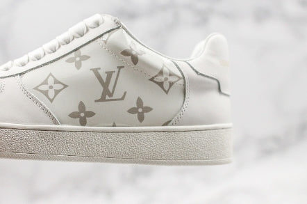 Les sneakers Louis Vuitton Low Femme représentent l’équilibre parfait entre l’élégance emblématique et l’innovation stylistique.