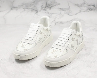 Les sneakers Louis Vuitton Low Femme représentent l’équilibre parfait entre l’élégance emblématique et l’innovation stylistique.