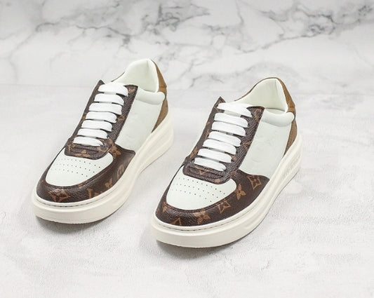 Les sneakers Louis Vuitton Low Femme représentent l’équilibre parfait entre l’élégance emblématique et l’innovation stylistique.