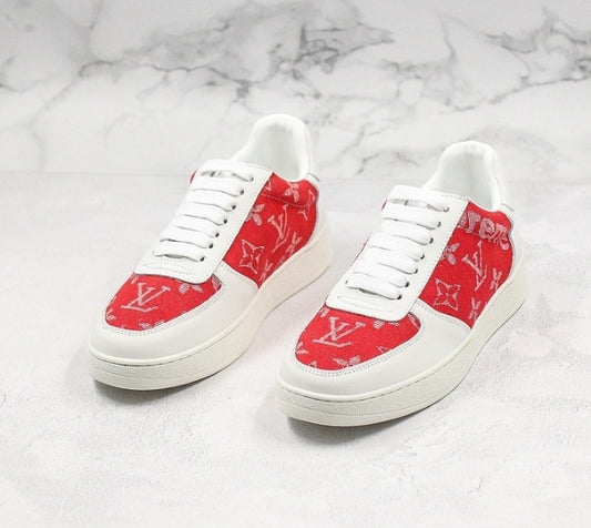 Les sneakers Louis Vuitton Low Femme représentent l’équilibre parfait entre l’élégance emblématique et l’innovation stylistique.