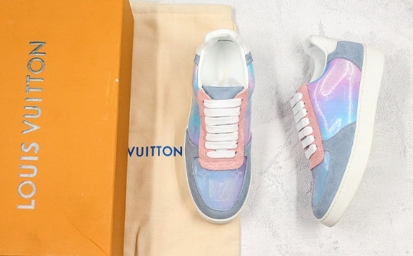 Les sneakers Louis Vuitton Low Femme représentent l’équilibre parfait entre l’élégance emblématique et l’innovation stylistique.