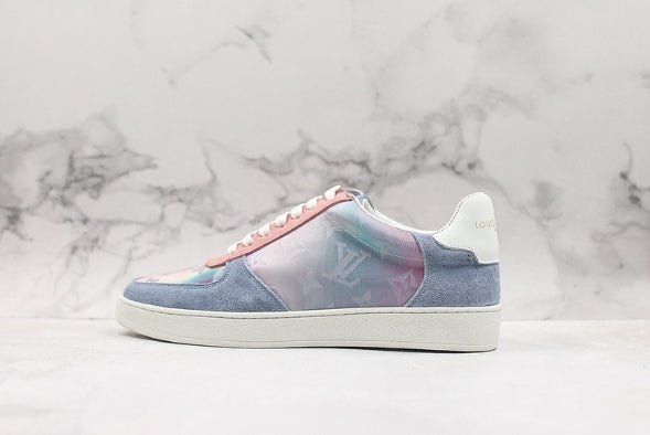 Les sneakers Louis Vuitton Low Femme représentent l’équilibre parfait entre l’élégance emblématique et l’innovation stylistique.
