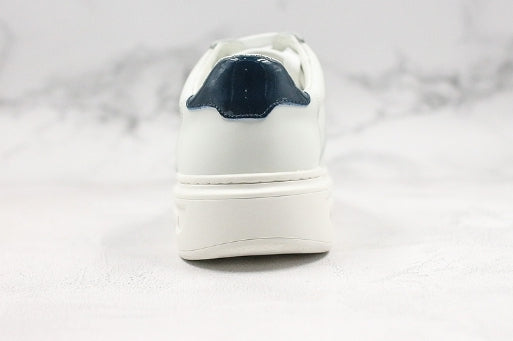 Les sneakers Louis Vuitton Low Femme représentent l’équilibre parfait entre l’élégance emblématique et l’innovation stylistique.