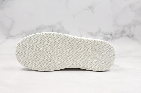 Les sneakers Louis Vuitton Low Femme représentent l’équilibre parfait entre l’élégance emblématique et l’innovation stylistique.