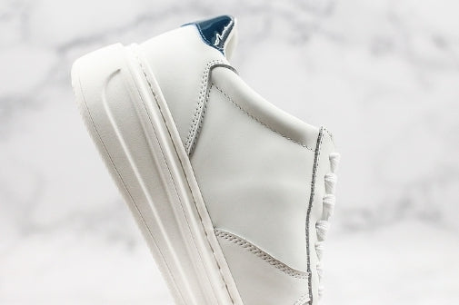 Les sneakers Louis Vuitton Low Femme représentent l’équilibre parfait entre l’élégance emblématique et l’innovation stylistique.