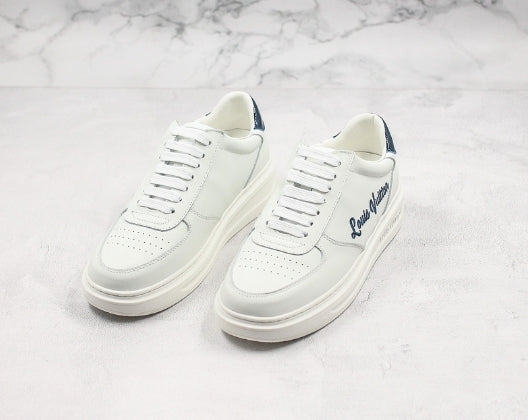 Les sneakers Louis Vuitton Low Femme représentent l’équilibre parfait entre l’élégance emblématique et l’innovation stylistique.