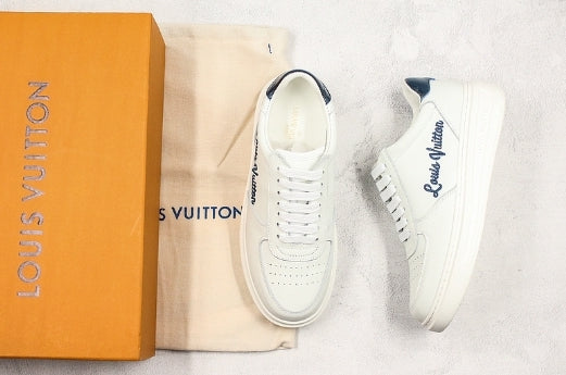 Les sneakers Louis Vuitton Low Femme représentent l’équilibre parfait entre l’élégance emblématique et l’innovation stylistique.