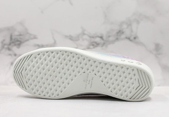 Les sneakers Louis Vuitton Low Femme représentent l’équilibre parfait entre l’élégance emblématique et l’innovation stylistique.