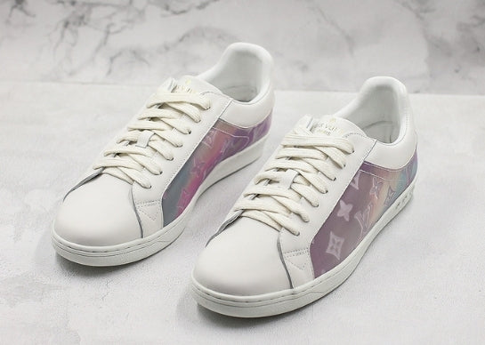 Les sneakers Louis Vuitton Low Femme représentent l’équilibre parfait entre l’élégance emblématique et l’innovation stylistique.